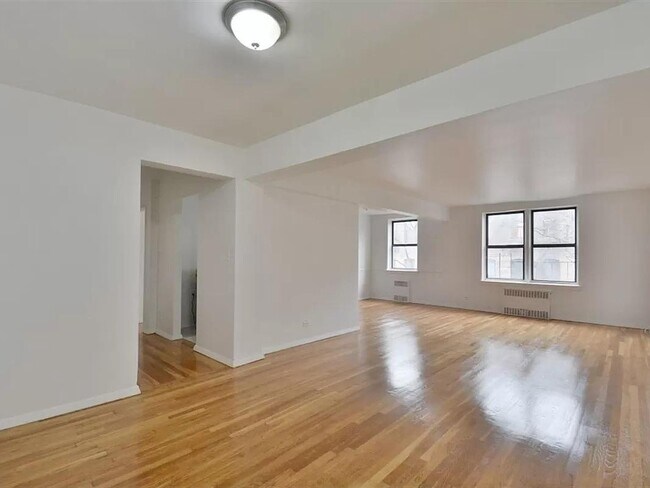 Building Photo - 2420 Morris Ave