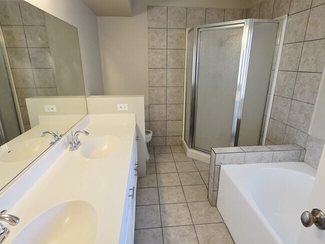 Building Photo - 925 Chaps Cir