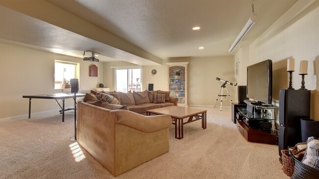 Building Photo - 5 Bedroom Ranch Home on North End