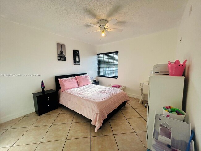 Building Photo - 3452 SW 113th Ct