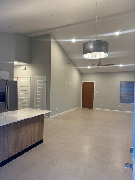 Building Photo - 608 Oriole Rd