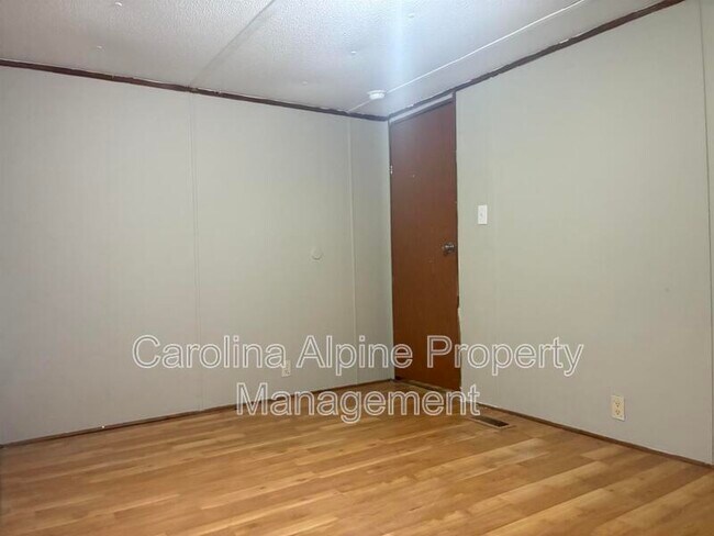 Building Photo - 517 Skylark Ln