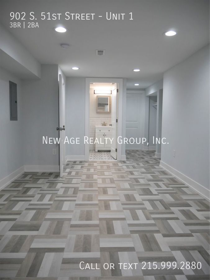 Building Photo - 902 S 51st St