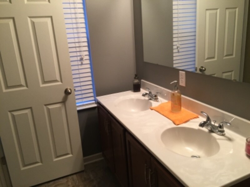 Building Photo - 255 Grace Manor Dr
