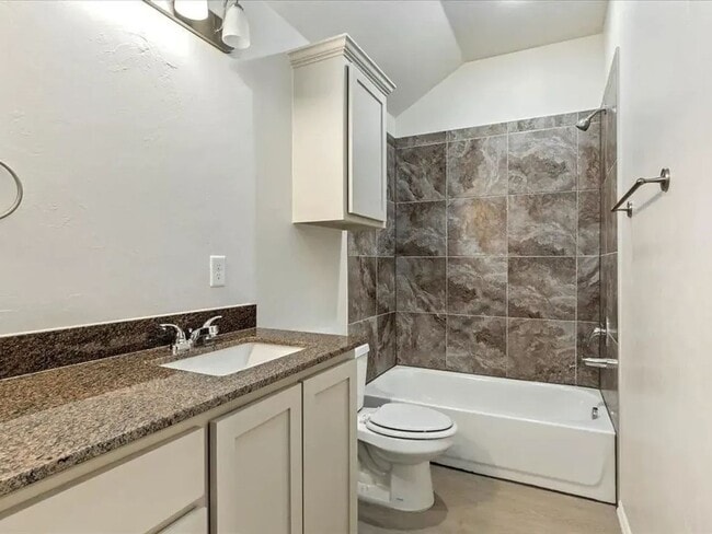 Building Photo - Move-In Ready 2-Bed Home in Lawton w/ Garage