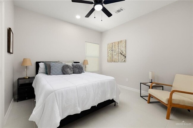 Building Photo - 18 N 43rd St