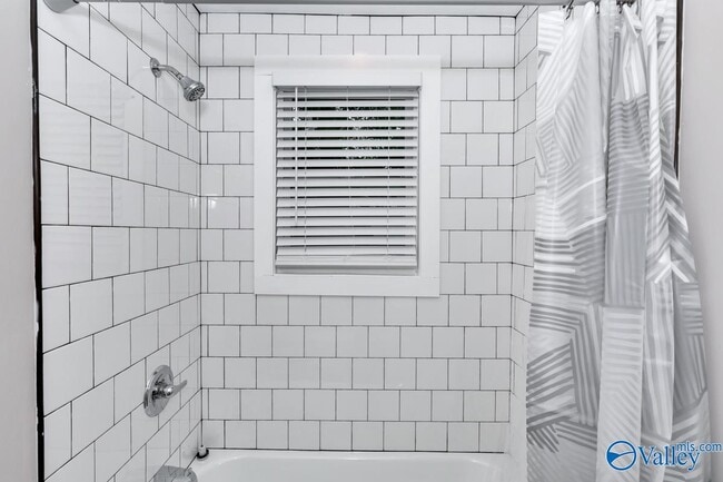 Building Photo - 2910 Wilson Dr NW