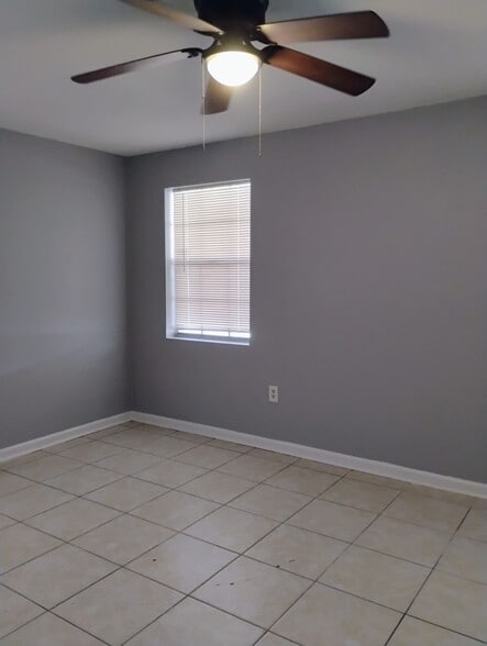 Building Photo - 832 Holt Dr