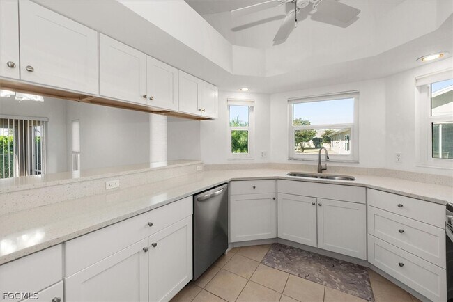 Building Photo - 16830 Sanibel Sunset Ct
