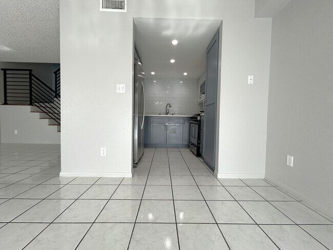 Building Photo - 1924 Hawaii St