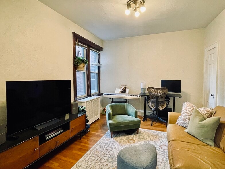 Building Photo - 17 Gray St