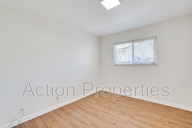 Building Photo - 2280 Brentwood Ct