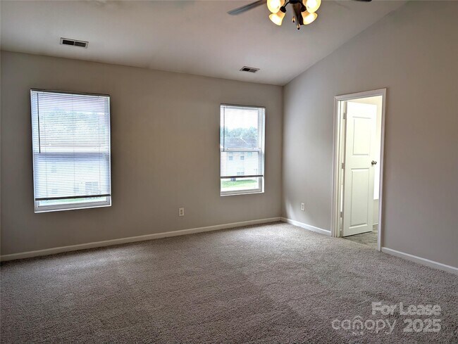 Building Photo - 7032 Sunman Rd