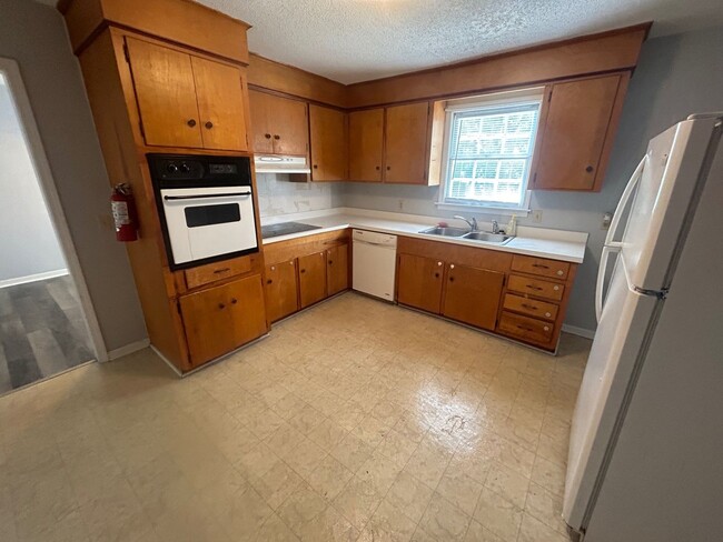 Building Photo - 715-B Montague, Columbia, SC 29209