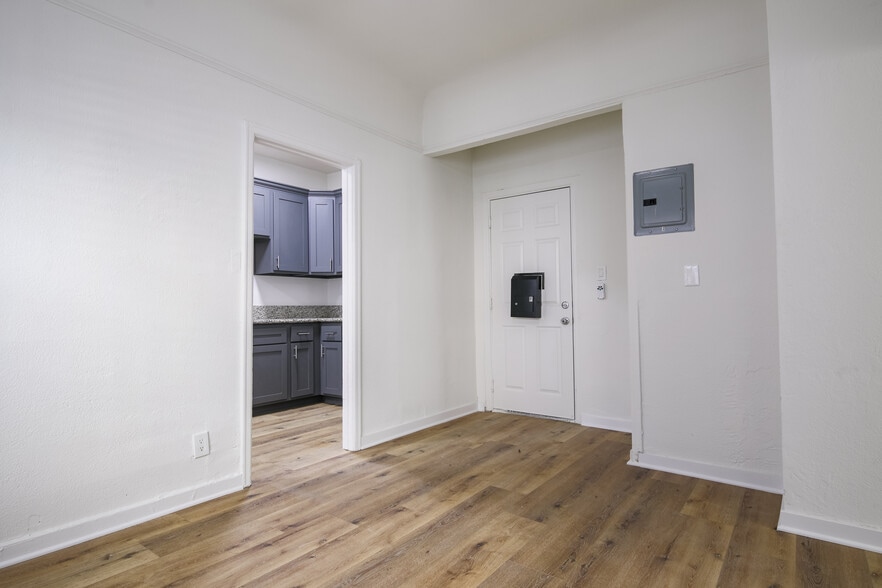 Building Photo - Newly Remodeled Studio Apartment