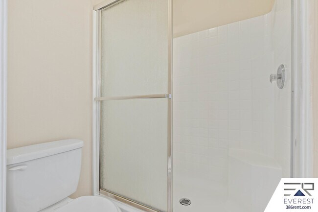 Building Photo - 16 Pinelynn Dr