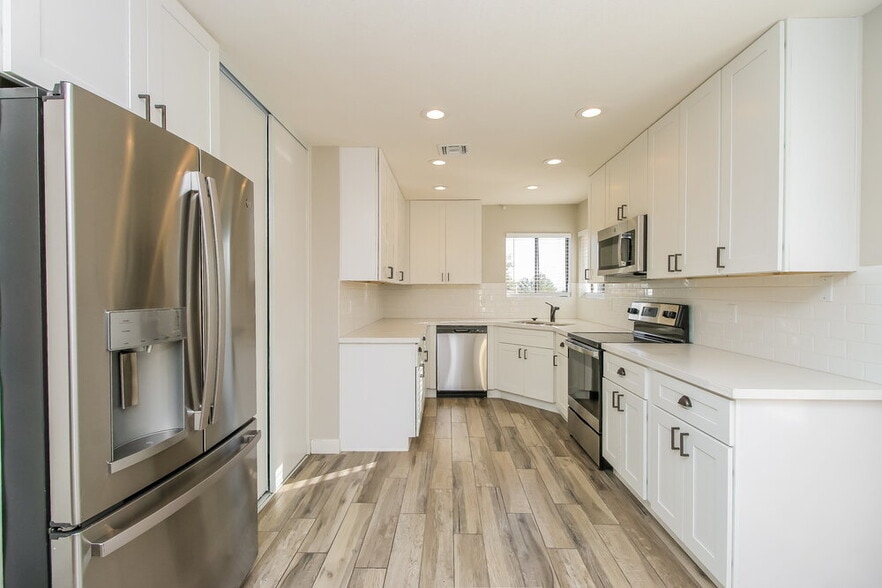 Building Photo - 17043 E El Pueblo Blvd