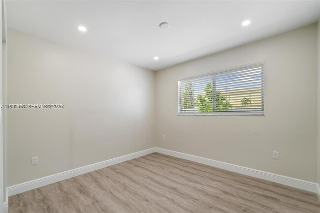 Building Photo - 330 W 74th Pl