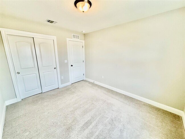 Building Photo - 14001 Salice Dr