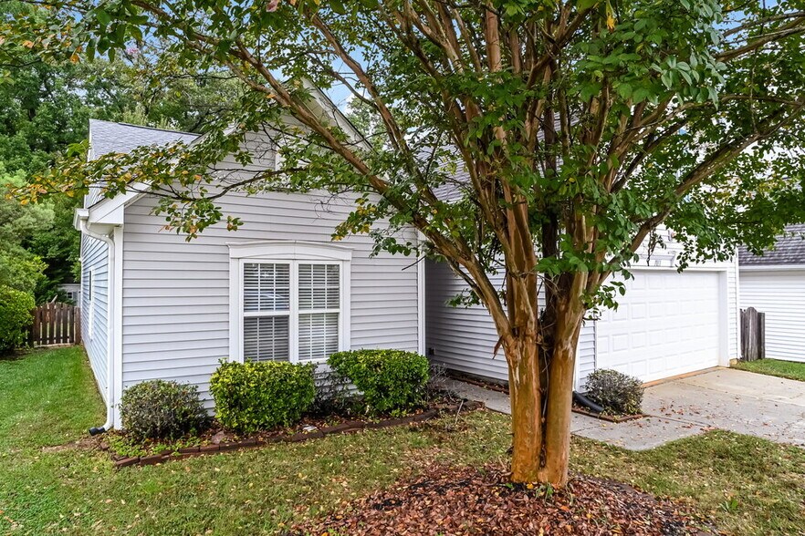 Building Photo - 1011 Tiger Eye Ave