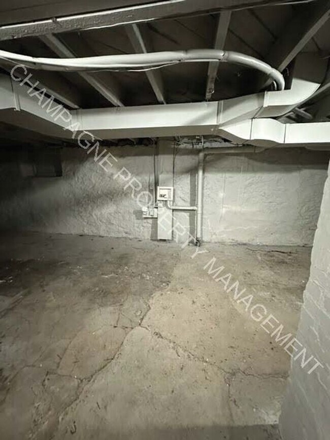 Building Photo - Recently Remodeled Home in Kansas City