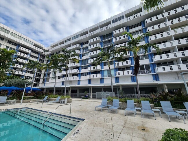 Building Photo - 800 West Ave