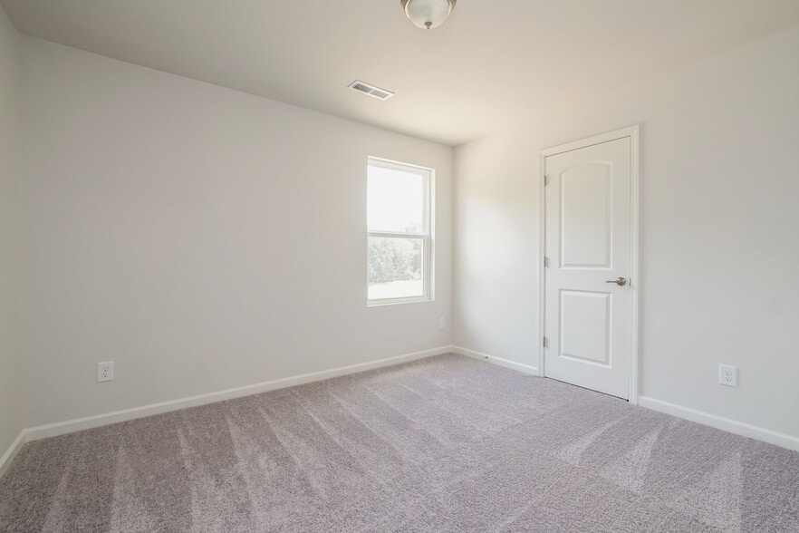 Building Photo - 1059 Manor Dr