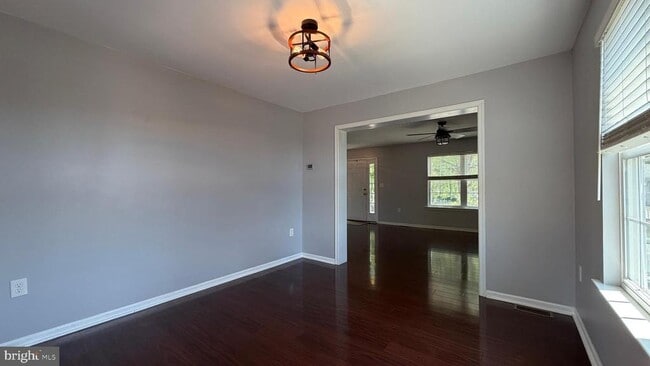 Building Photo - 1334 Easton Rd