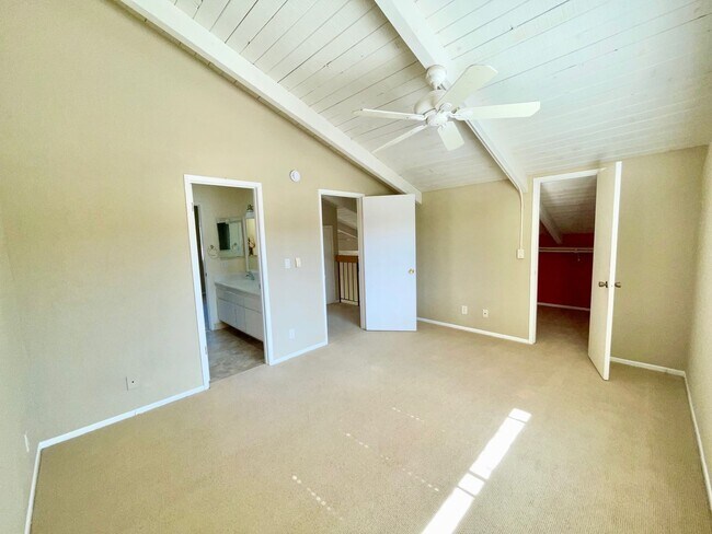 Building Photo - Desirable 3/2 San Antonio Village Condo