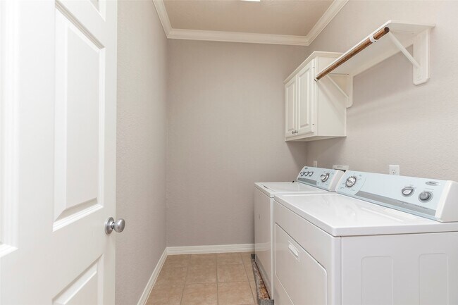 Building Photo - 10126 Holly Chase Dr