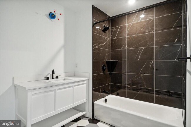 Building Photo - 2636 E York St