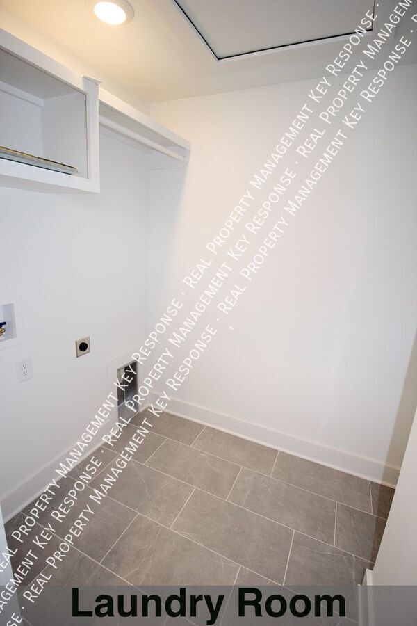 Building Photo - 6113B California Avenue-