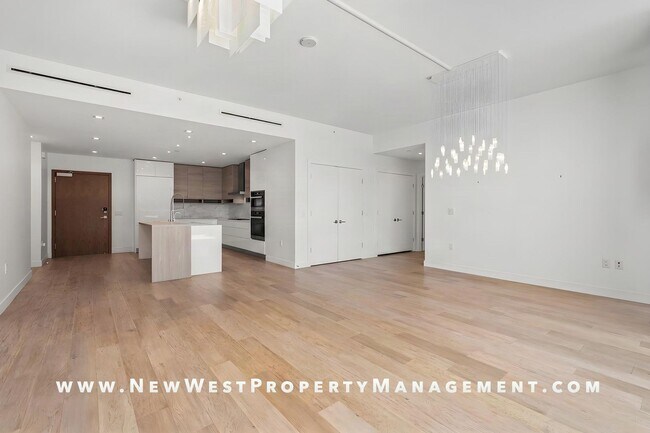 Building Photo - 2604 Fifth Ave