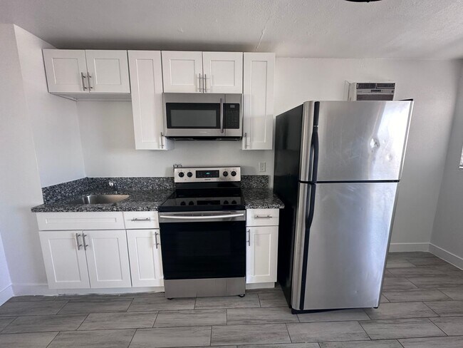 Building Photo - Studio Loft in the Arts District