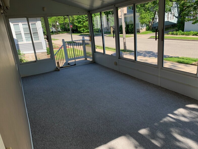 Building Photo - 112 Cook St