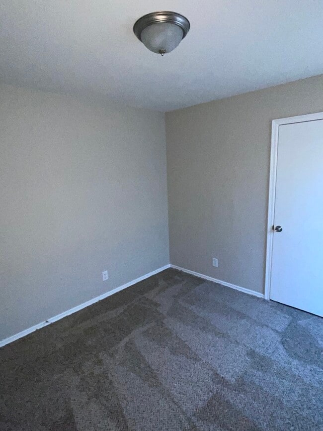 Building Photo - 10702 N 146th E Ave