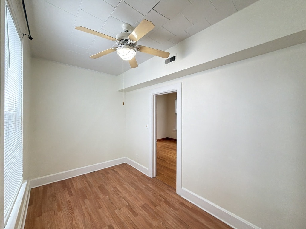 Building Photo - 1531 W Barry Ave