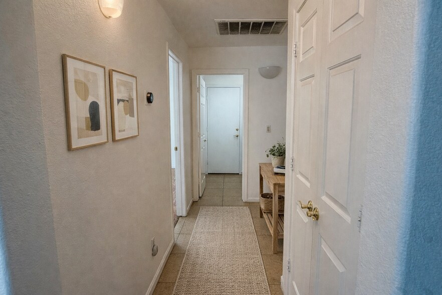 Building Photo - 618 Painted Cloud Pl