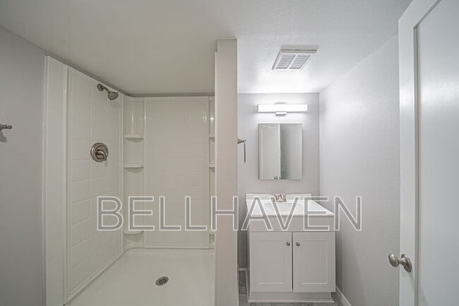 Building Photo - 465 3rd St