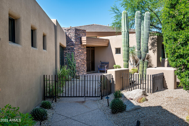 Building Photo - 10010 E Taos Dr