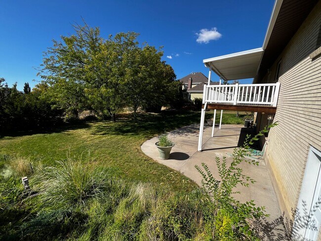 Building Photo - Beautiful 6 Bedroom/4 Bathroom in Centerville
