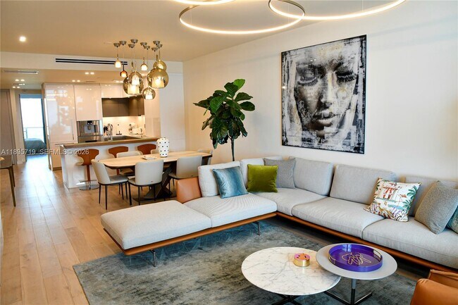 Building Photo - 15701 Collins Ave