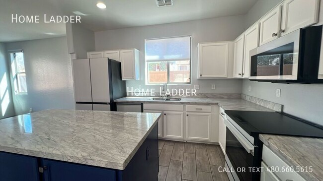 Building Photo - Beautiful 4-Bedroom Home in Gilbert with M...