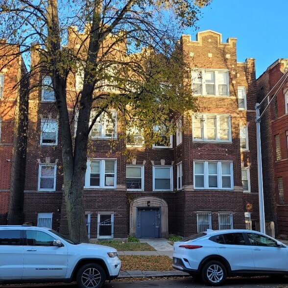 Building Photo - 6751 S Clyde Ave