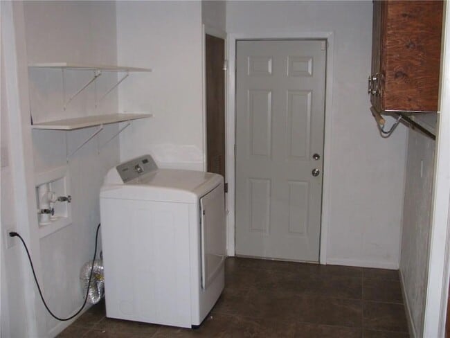Building Photo - 6509 Skycrest Dr