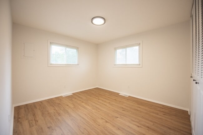 Building Photo - 512 Sprague Rd