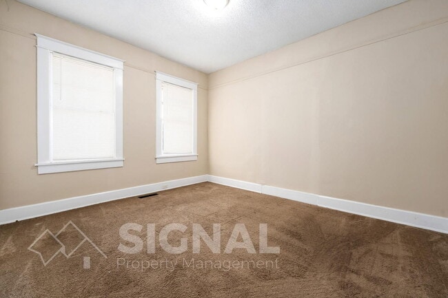 Building Photo - 512 1st St N