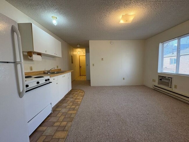 Building Photo - $850 | 1 Bedroom, 1 Bathroom Apartment | Pet Friendly | Available for an Immediate Move In!