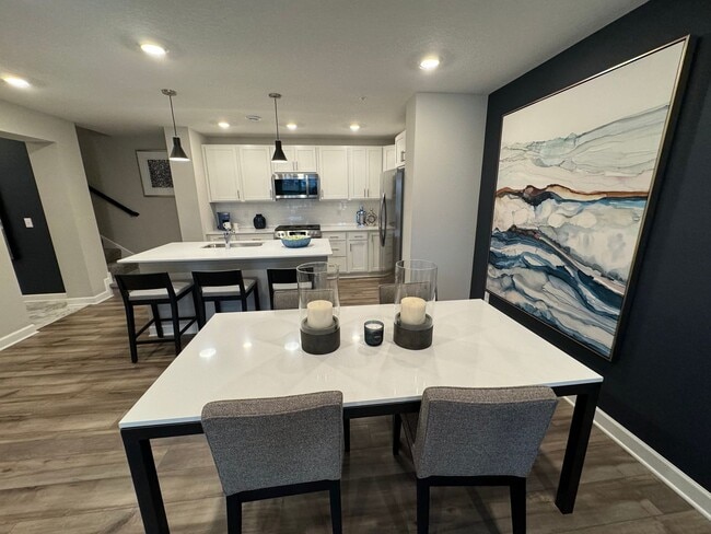 Building Photo - 3BD/ 3BA w/ Loft Townhome in Rosemount Available!