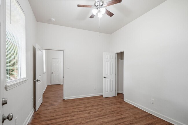 Building Photo - 2522 N Prieur St